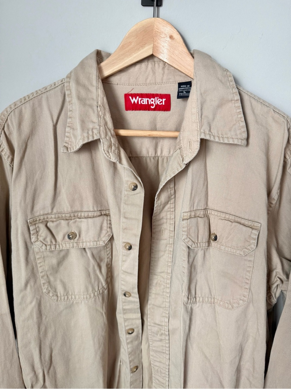 90s Vintage Khaki Wrangler Men’s Long-Sleeve Button-Up Shirt - Picture 2 of 4